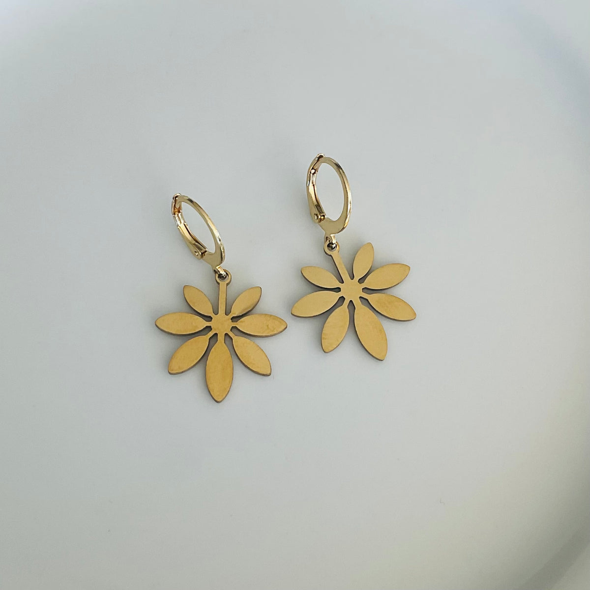 Flower drop earrings
