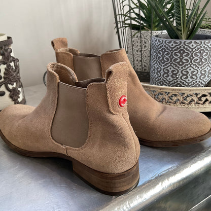 Nobrand Chelsea Boots