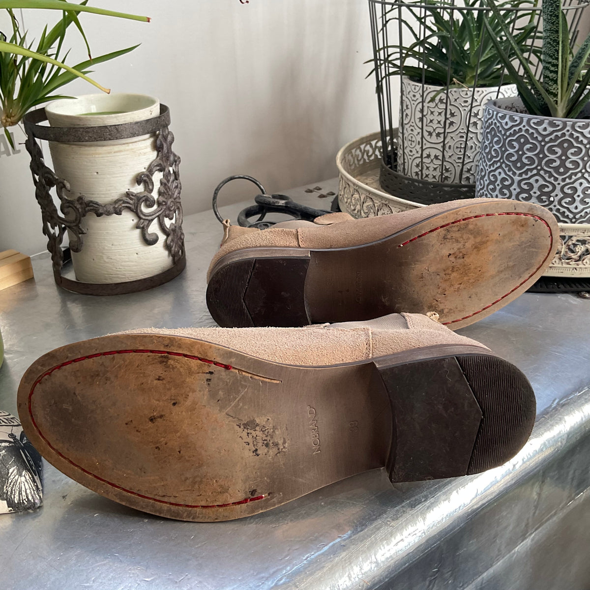 Nobrand Chelsea Boots