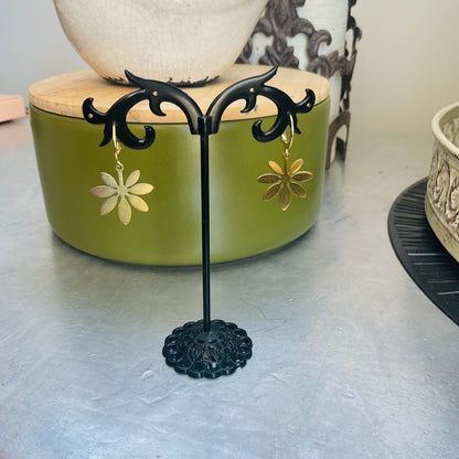 Flower drop earrings