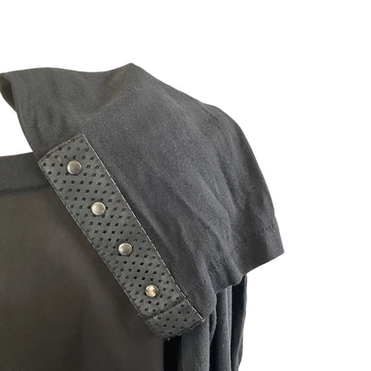 This is on the side of the cuff 