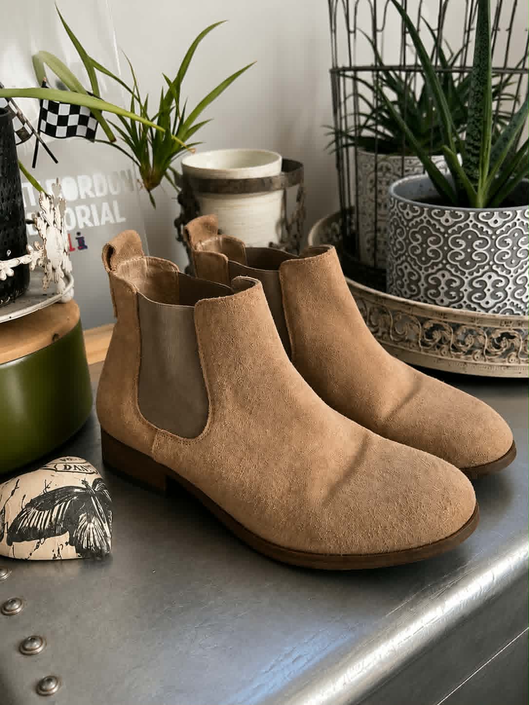 Nobrand Chelsea Boots